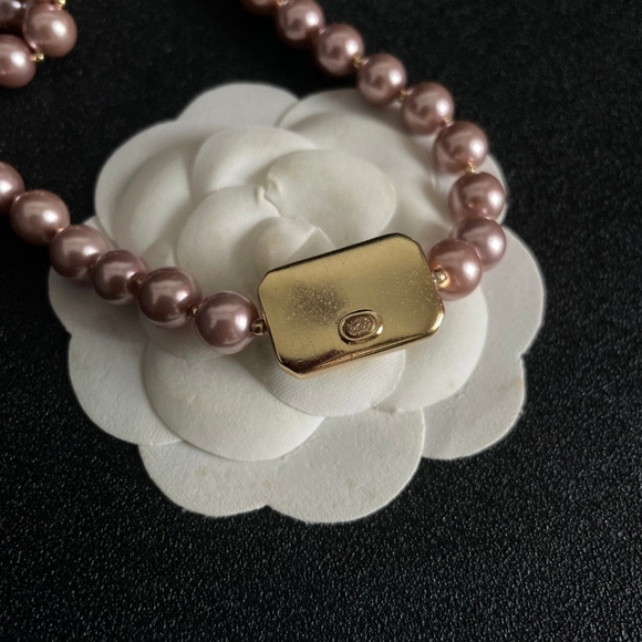 Chanel Pearl Necklace - Picture 5 of 9